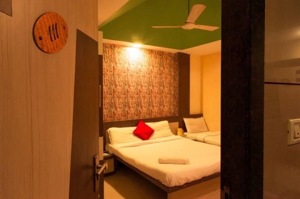 Hotel Crescent Mumbai Exterior photo